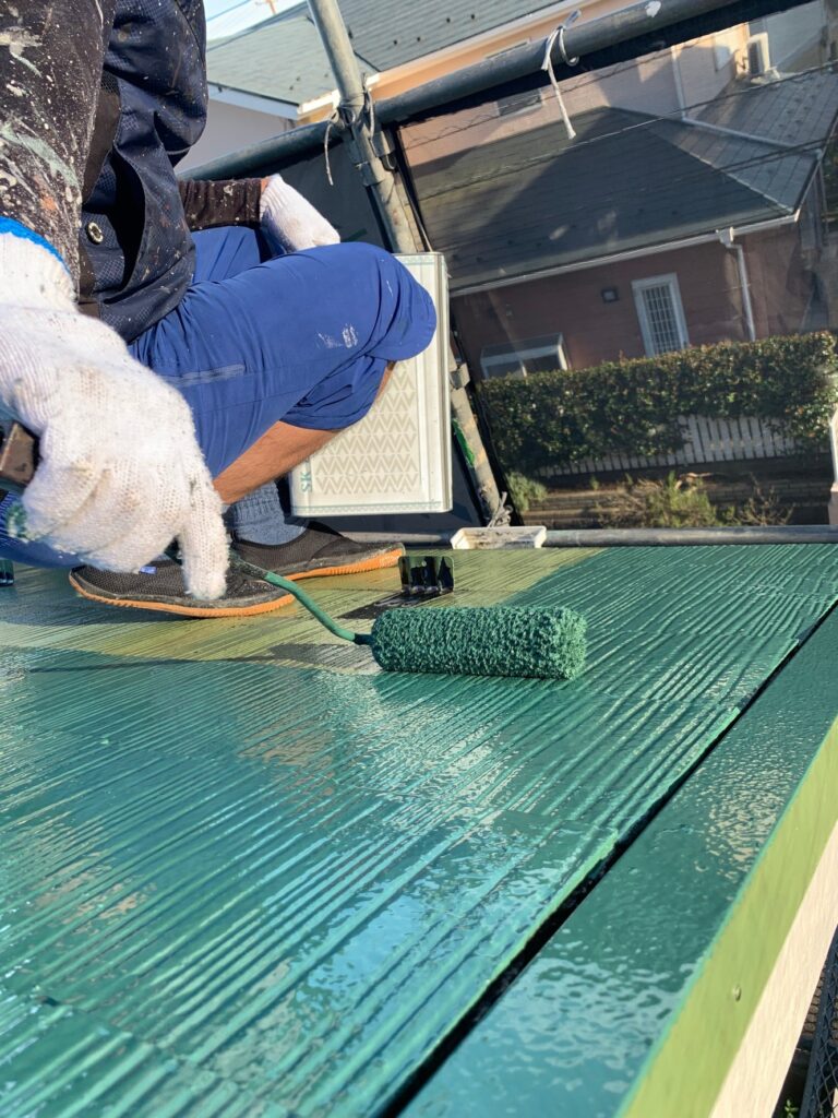 屋根をピカピカに塗装します！