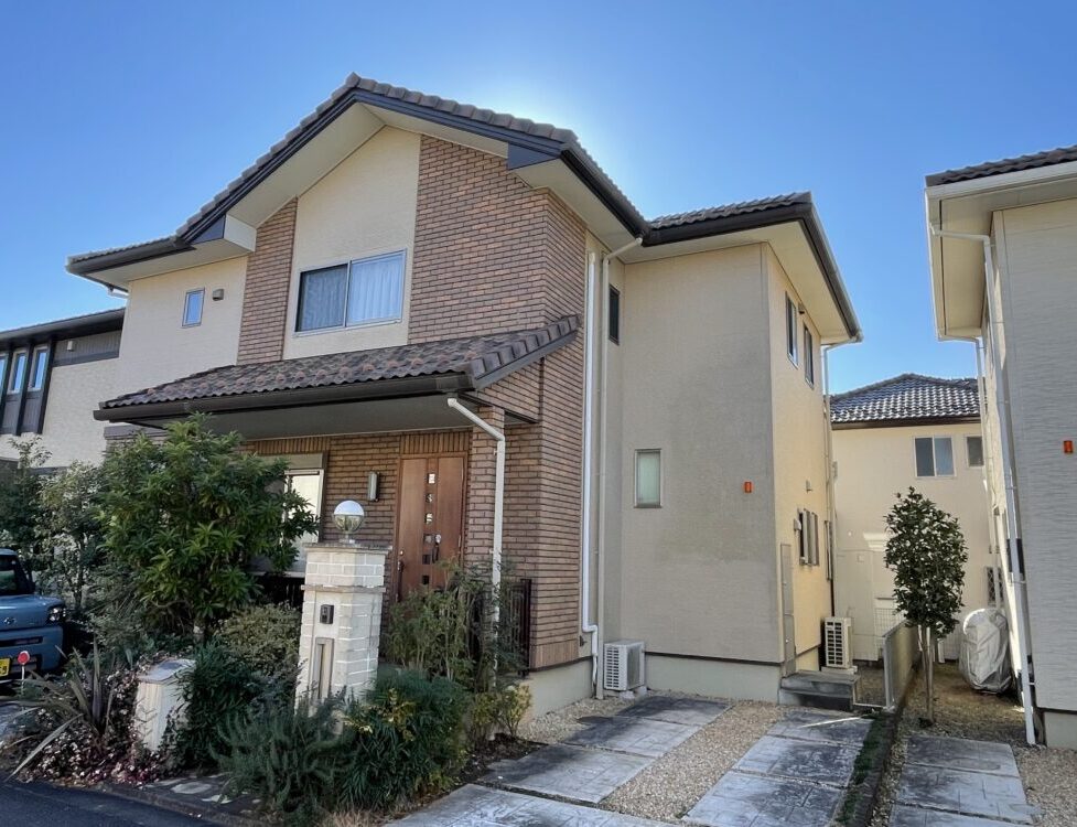 印西市東の原、外壁塗装施工前、苔汚れ