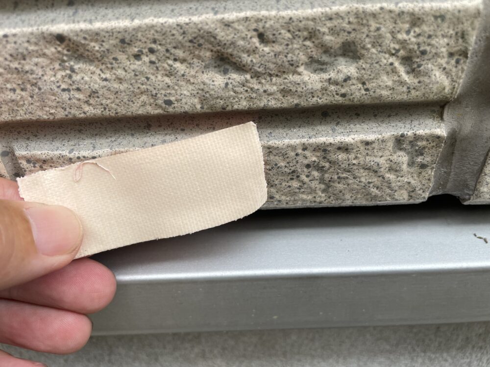 千葉市横戸町、クリア塗装テスト、テープをはがす