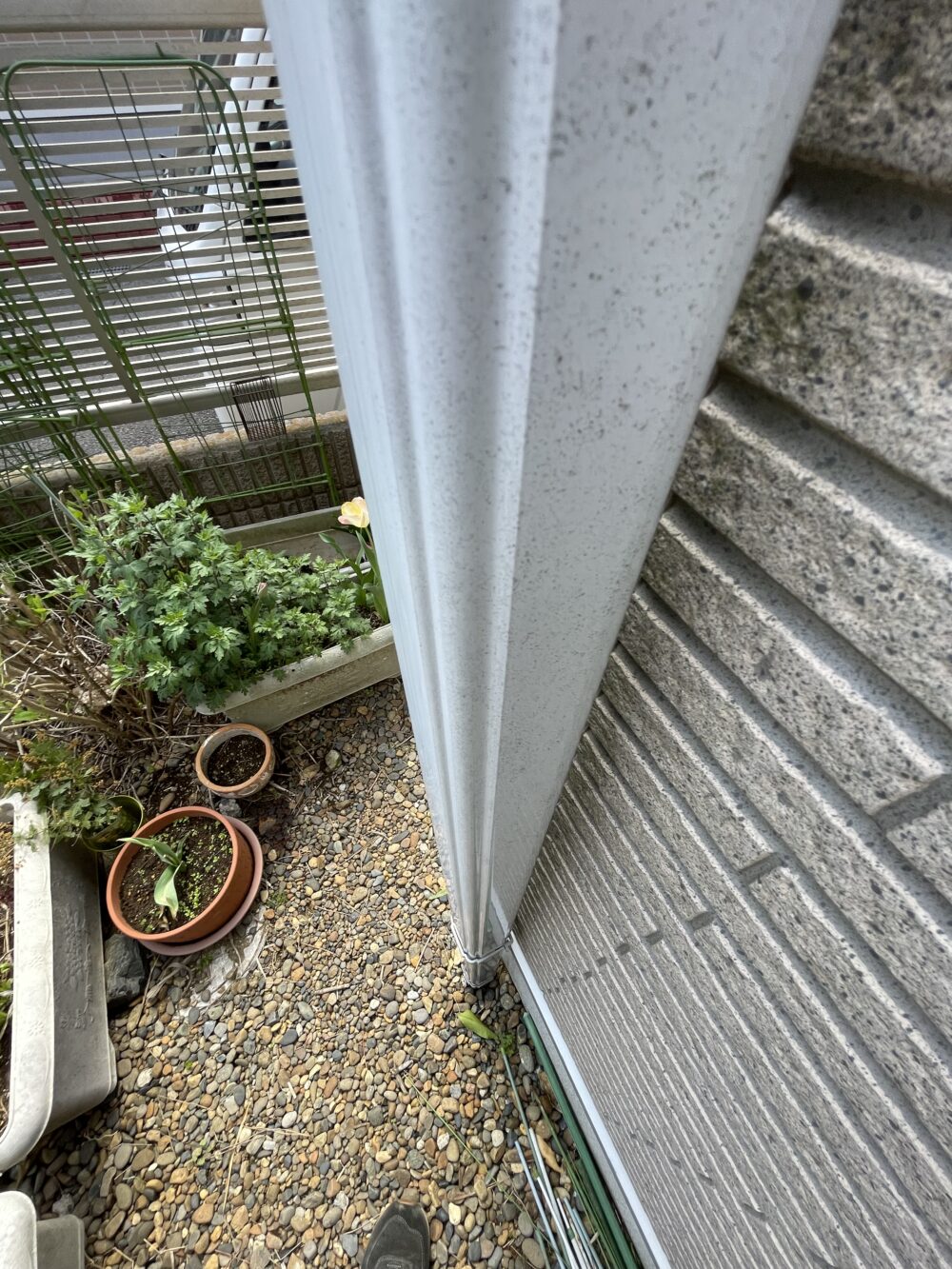 千葉市花見川区横戸町、外壁クリア塗装、雨どい塗装前