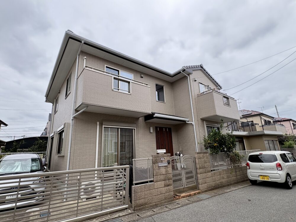 千葉市花見川区横戸町、外壁クリア塗装、施工後、家斜め前から