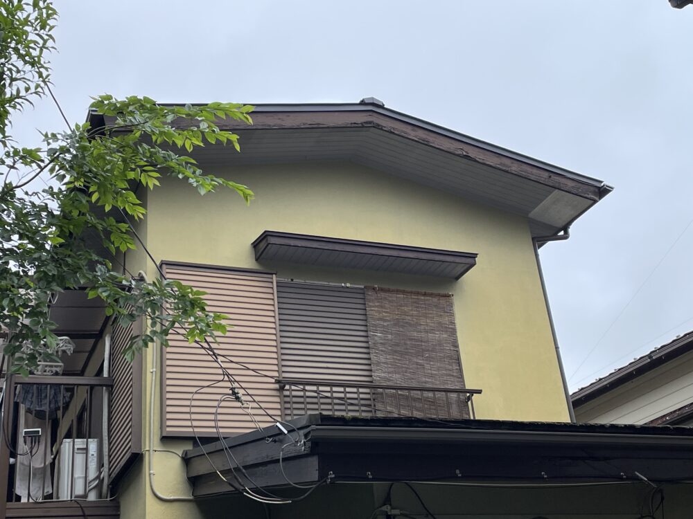 佐倉市千成、外壁塗装施工事例、ビフォーアフター、破風板剥がれ、施工前