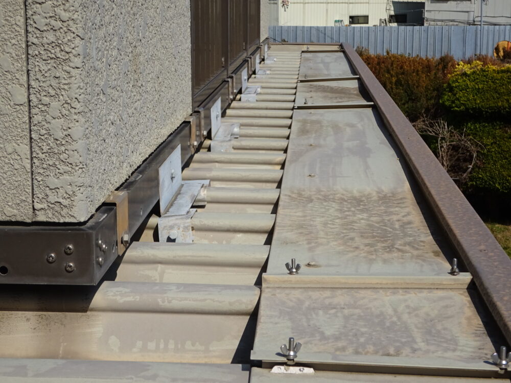 佐倉市上座セキスイ系ハウスメーカーの塗装、施工前、下屋根周り