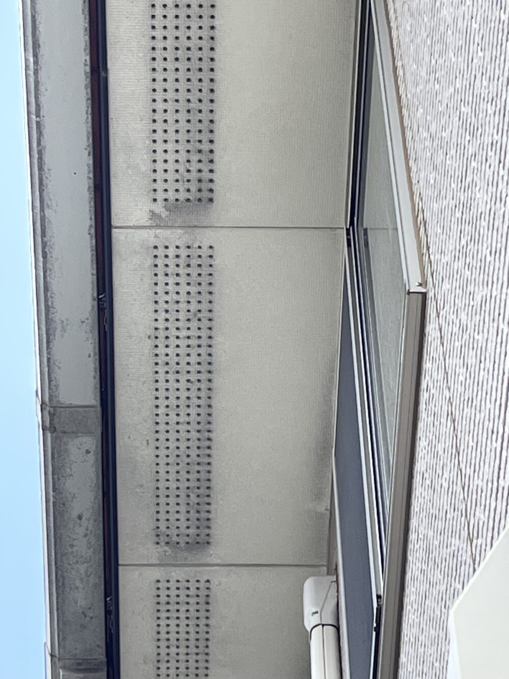 千葉市花見川区横戸町、外壁クリア塗装、軒天塗装前