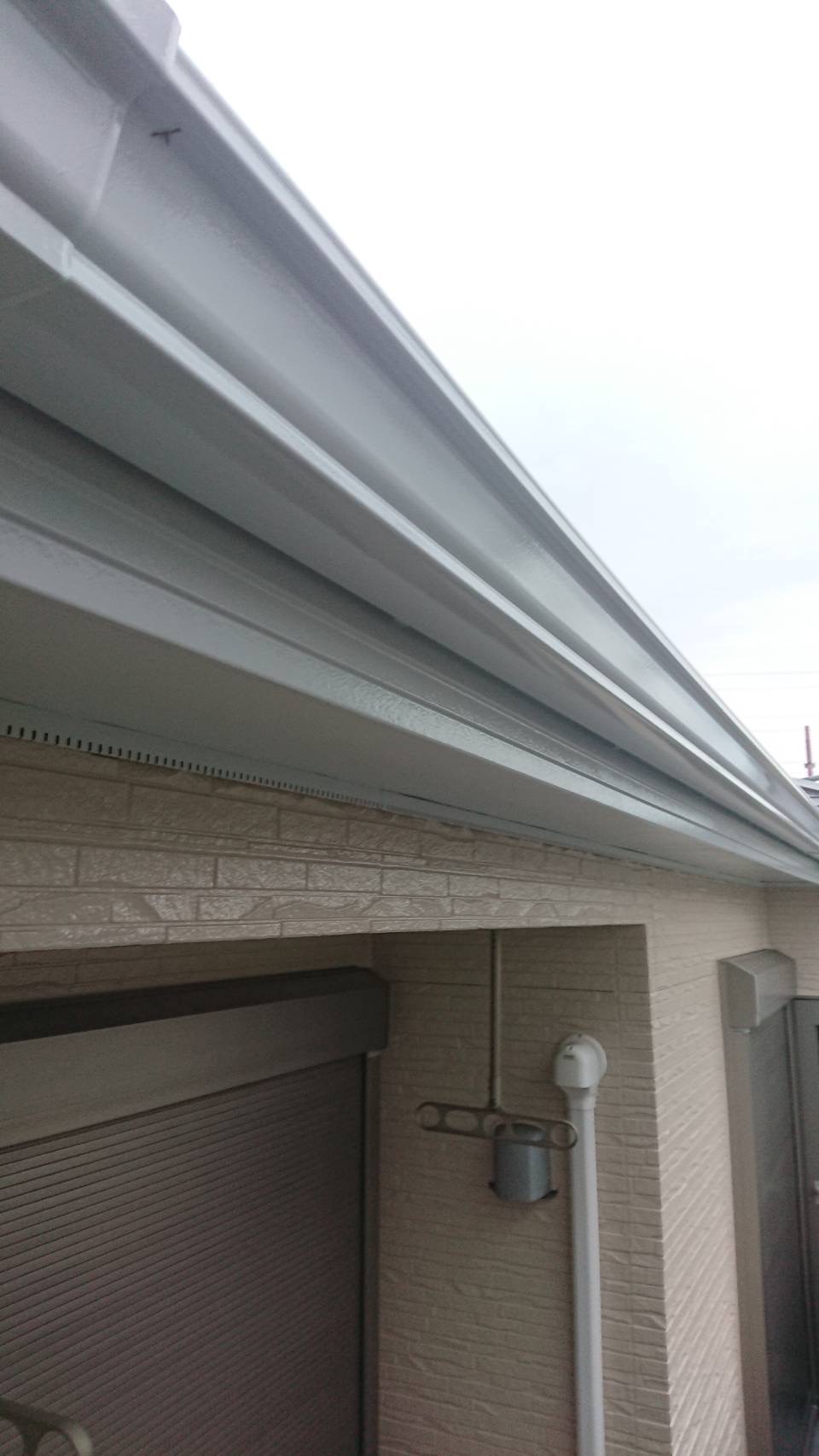 佐倉市上座、外壁塗装、施工前、雨どい塗装後