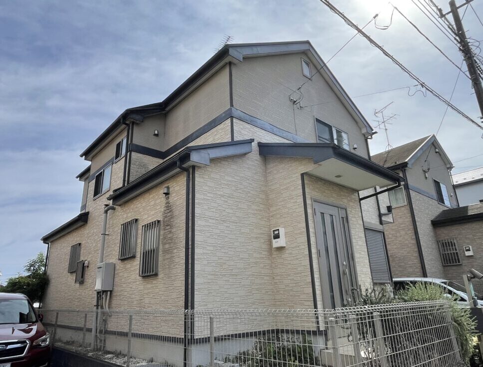 佐倉市弥勒町、外壁塗装、施工前、家全体、玄関側