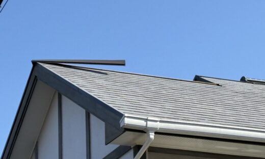 佐倉市、屋根棟板金、浮き、剥がれ、アップの画像