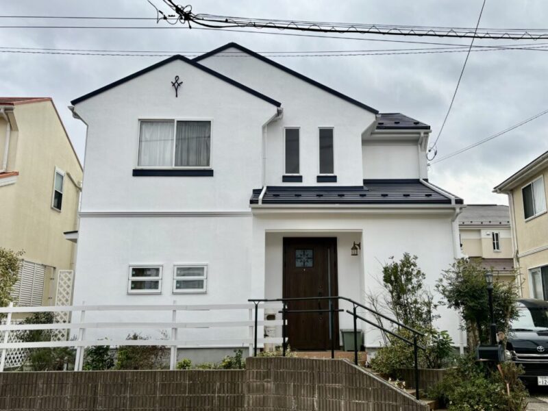 印西市若萩、外壁塗装、屋根カバー工事、施工後、家正面から