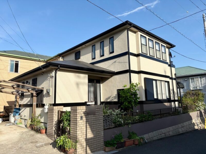 佐倉市宮前、外壁塗装ビフォーアフター、家斜め前から、施工後
