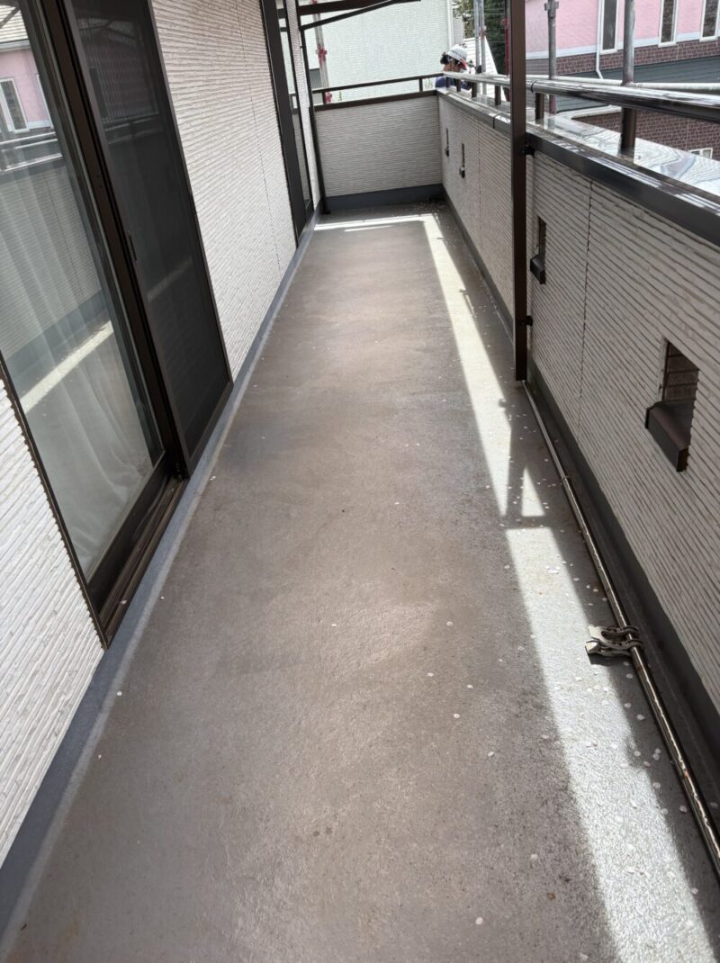 習志野市、外壁塗装、施工前、ベランダ床汚れ