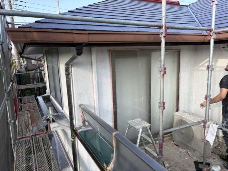 佐倉市染井野、外壁塗装進行中、下塗り2