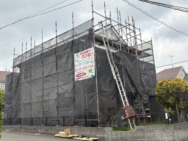 佐倉市外壁塗装ファーストリフォーム塗装中現場