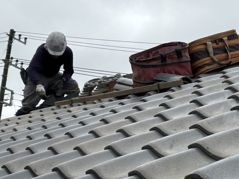 成田市瓦屋根工事、新しい棟用材料の施工