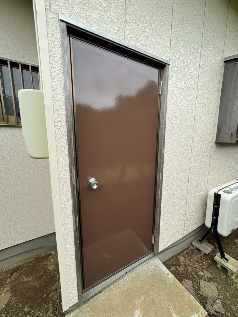 成田市外壁塗装、勝手口ドア施工後
