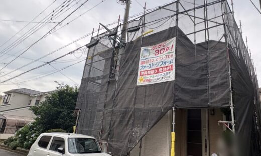 佐倉市上志津の戸建て賃貸住宅で外壁塗装の足場を設置