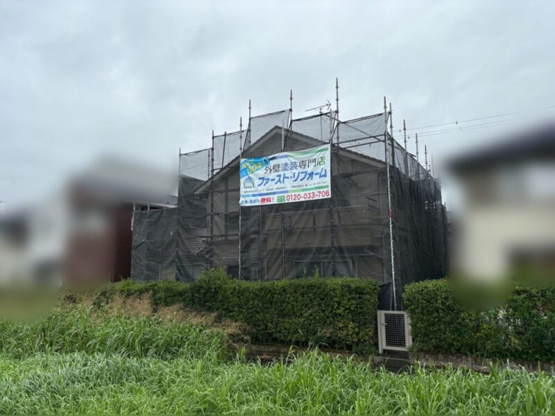 佐倉市ユーカリが丘の外壁塗装現場｜足場設置と飛散防止ネットの設置完了