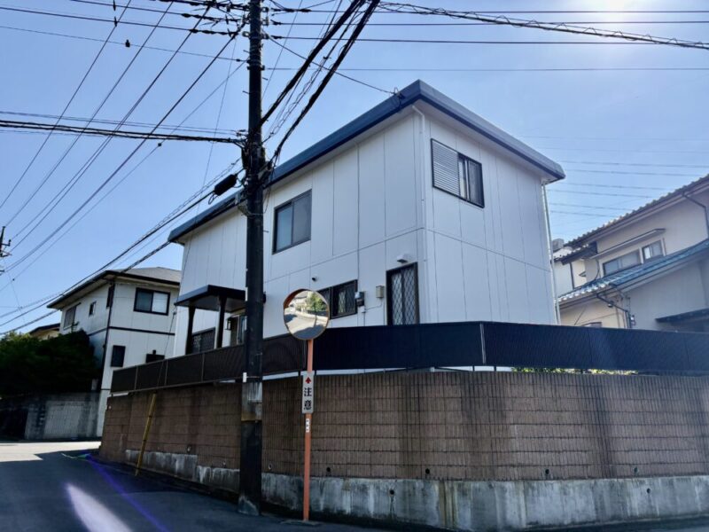 佐倉市六崎｜セキスイハイムの外壁塗装後を道路側から撮影