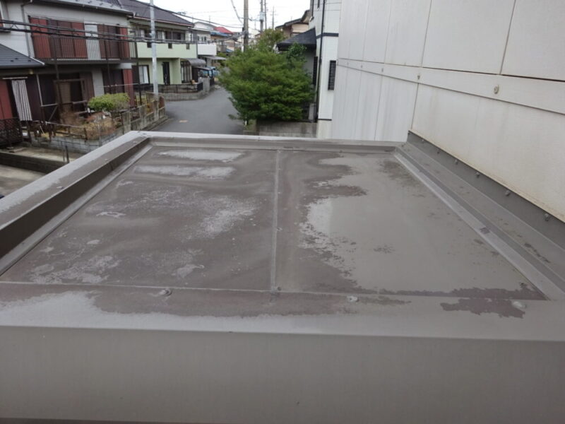 佐倉市六崎のセキスイハイム住宅、庇の塗膜劣化｜塗装前